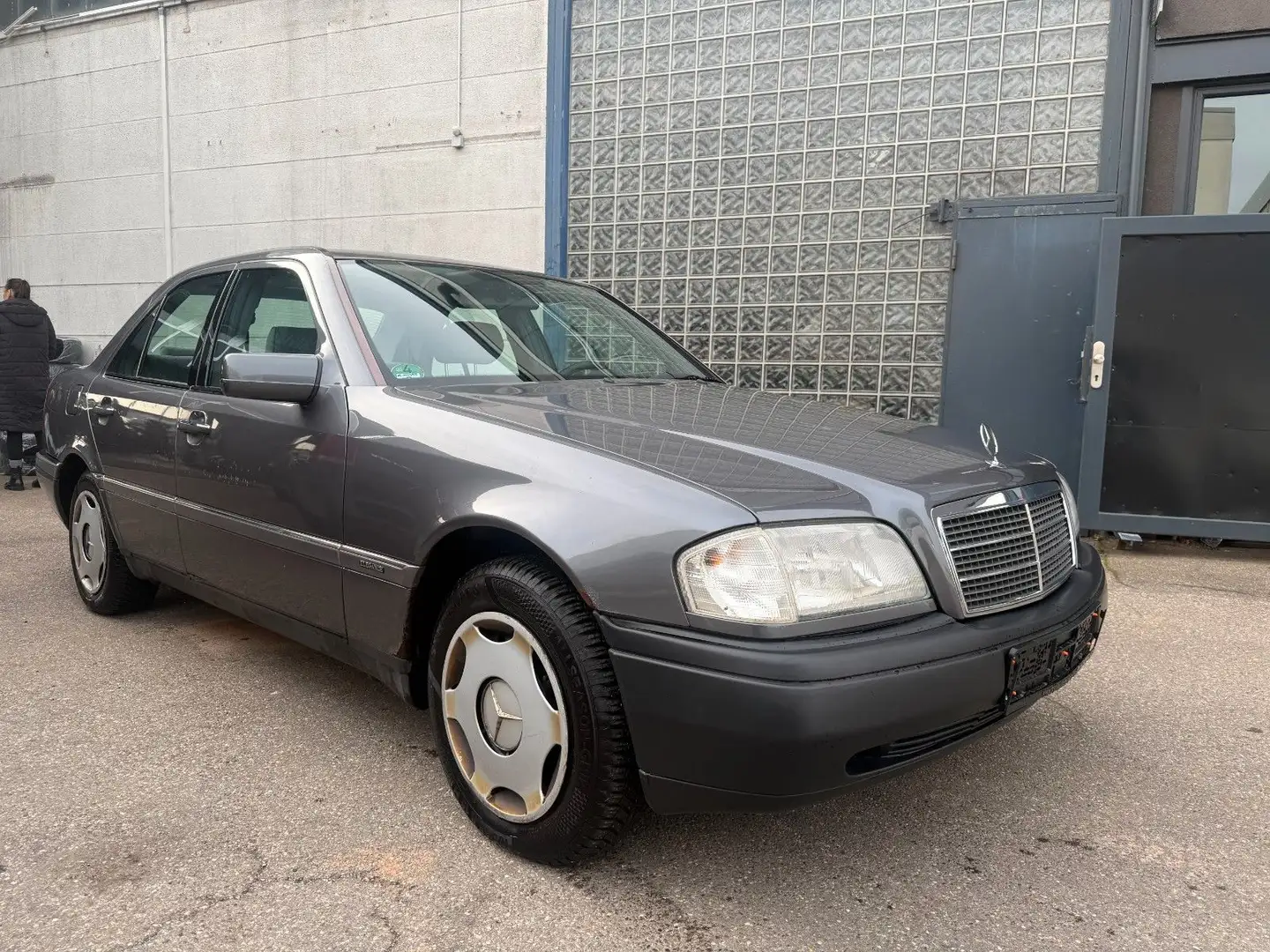 Mercedes-Benz C 180 HU & AU Service neu * Grau - 1