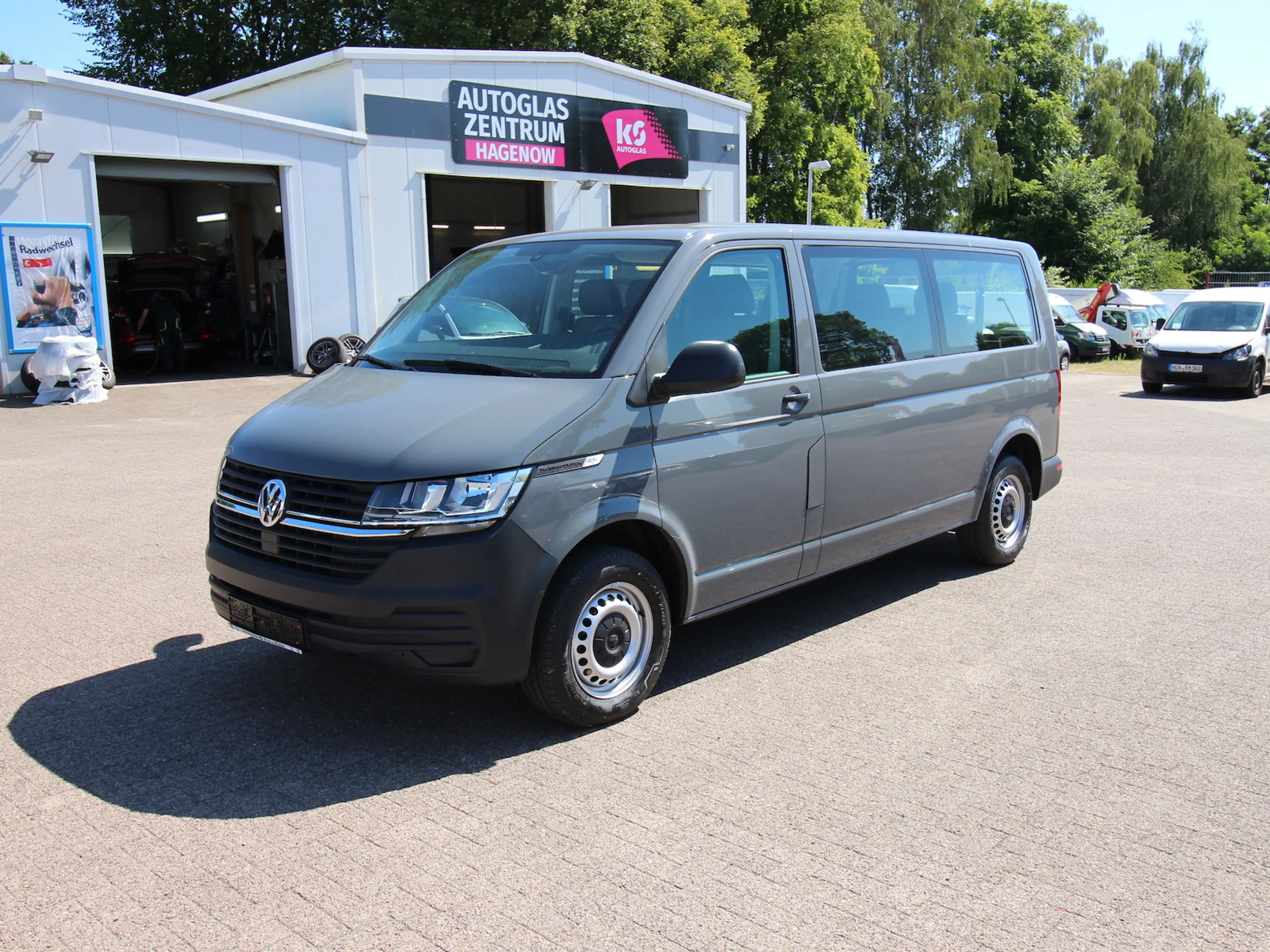 Volkswagen T6.1 Transporter Kombi lang 2.0 TDI 9-SITZER+AHK — photo 2