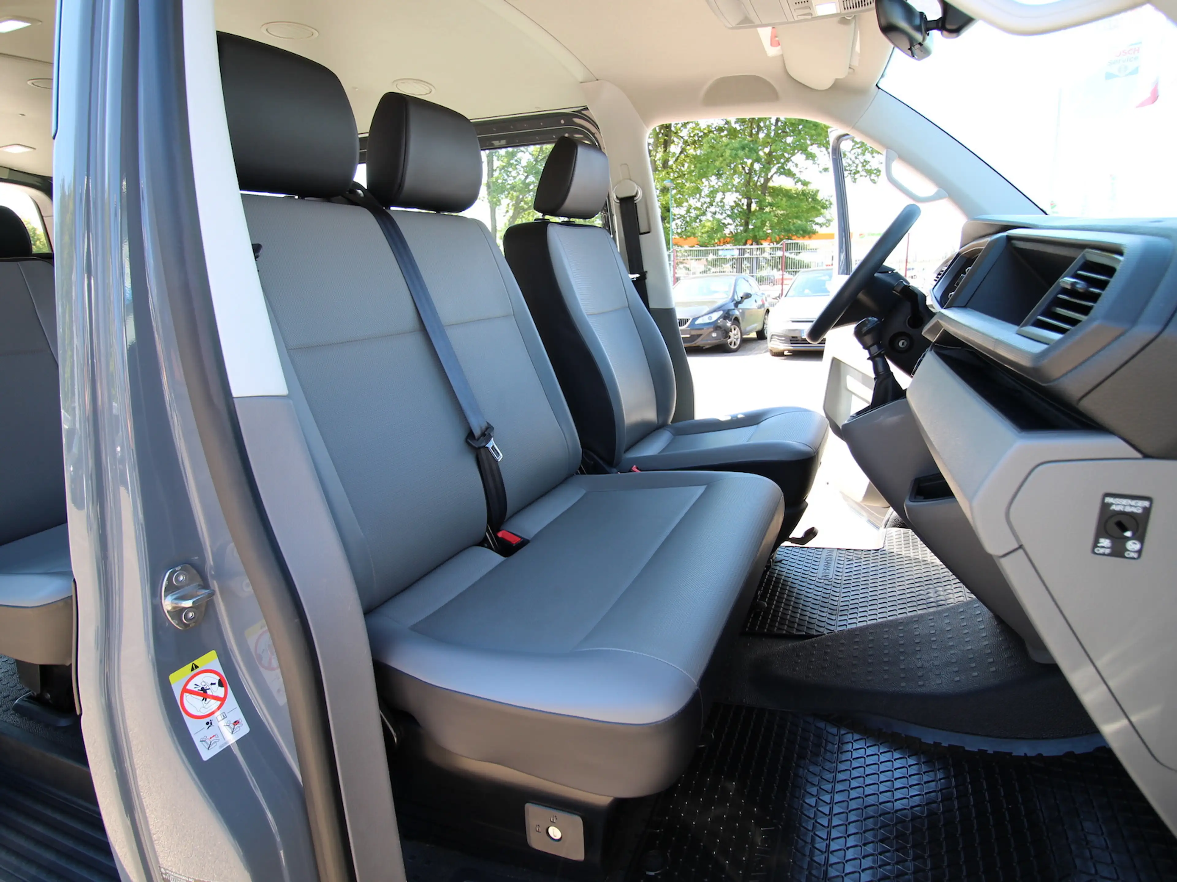 Volkswagen T6.1 Transporter Kombi lang 2.0 TDI 9-SITZER+AHK — photo 13