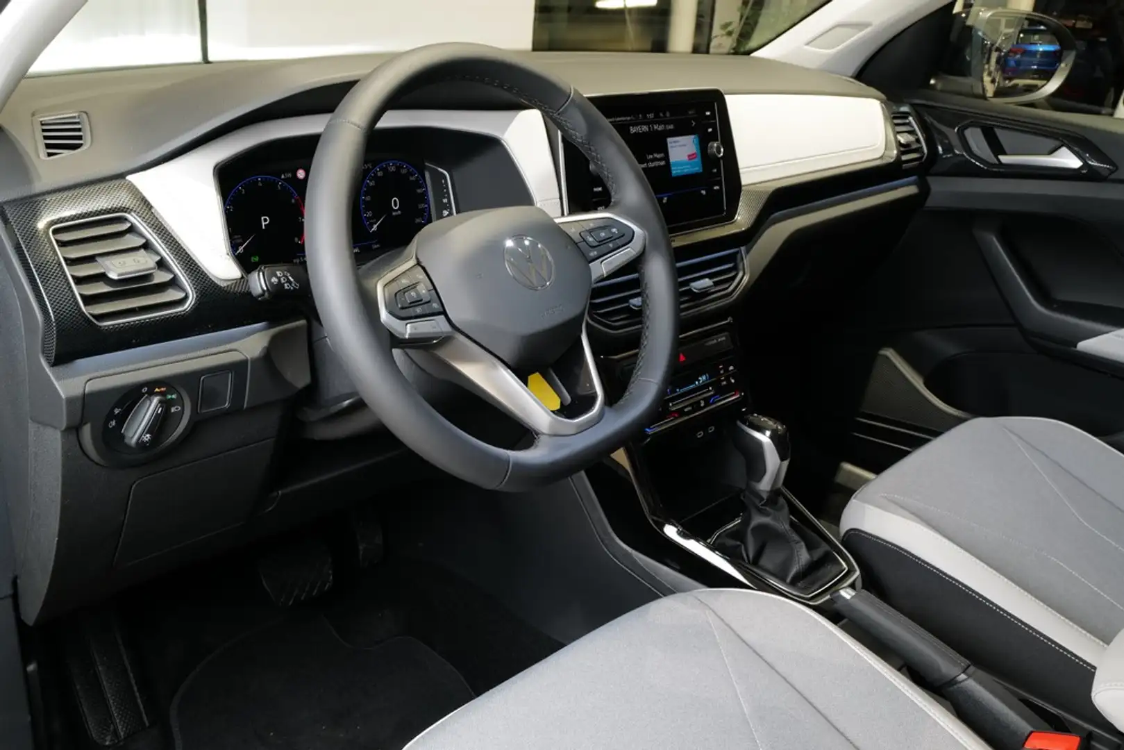 Volkswagen T-Cross 1.0TSI DSG Style Rkam Navi ACC Grau - 2
