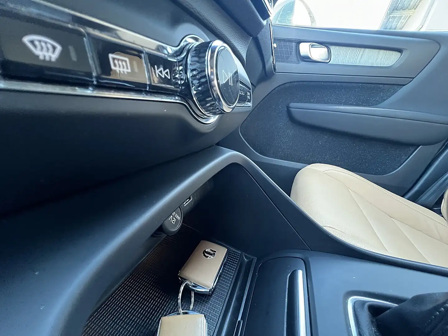 Volvo XC40 D3 Inscription Grau - 2
