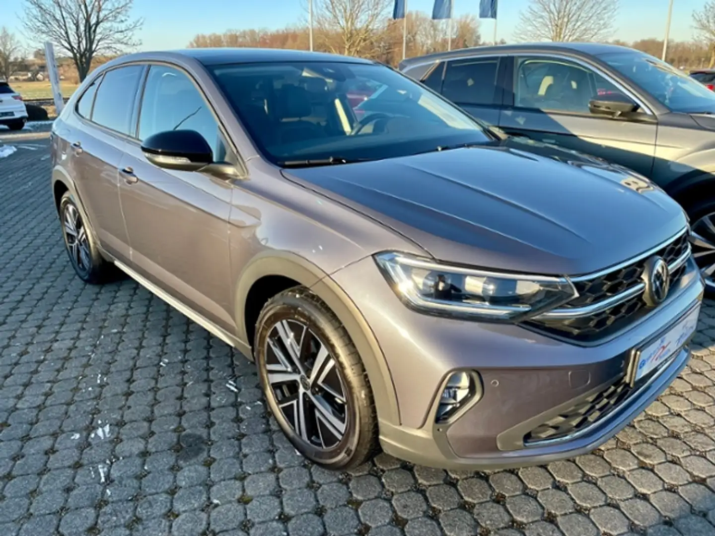 Volkswagen Taigo Style 1.5 TSI OPF DSG AHZV+MATRIX-LED Grau - 2