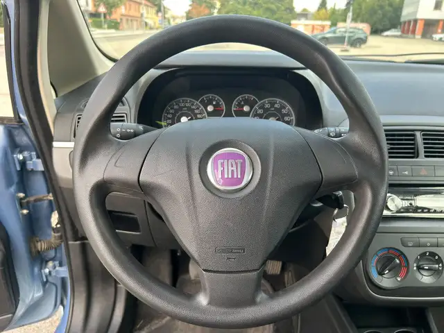Fiat Grande Punto view 9