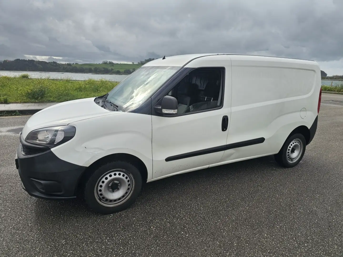 Fiat Dobló Cargo 1.4 T-Jet GNC SX Maxi Weiß - 2