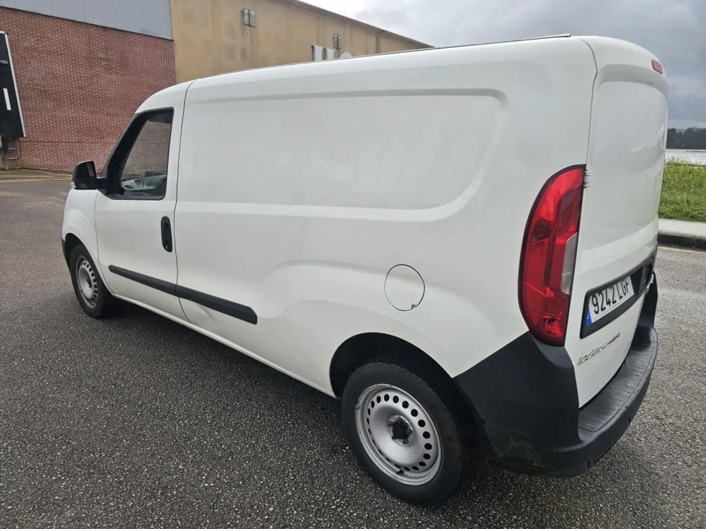 Fiat Dobló Cargo 1.4 T-Jet GNC SX Maxi Weiß - 1