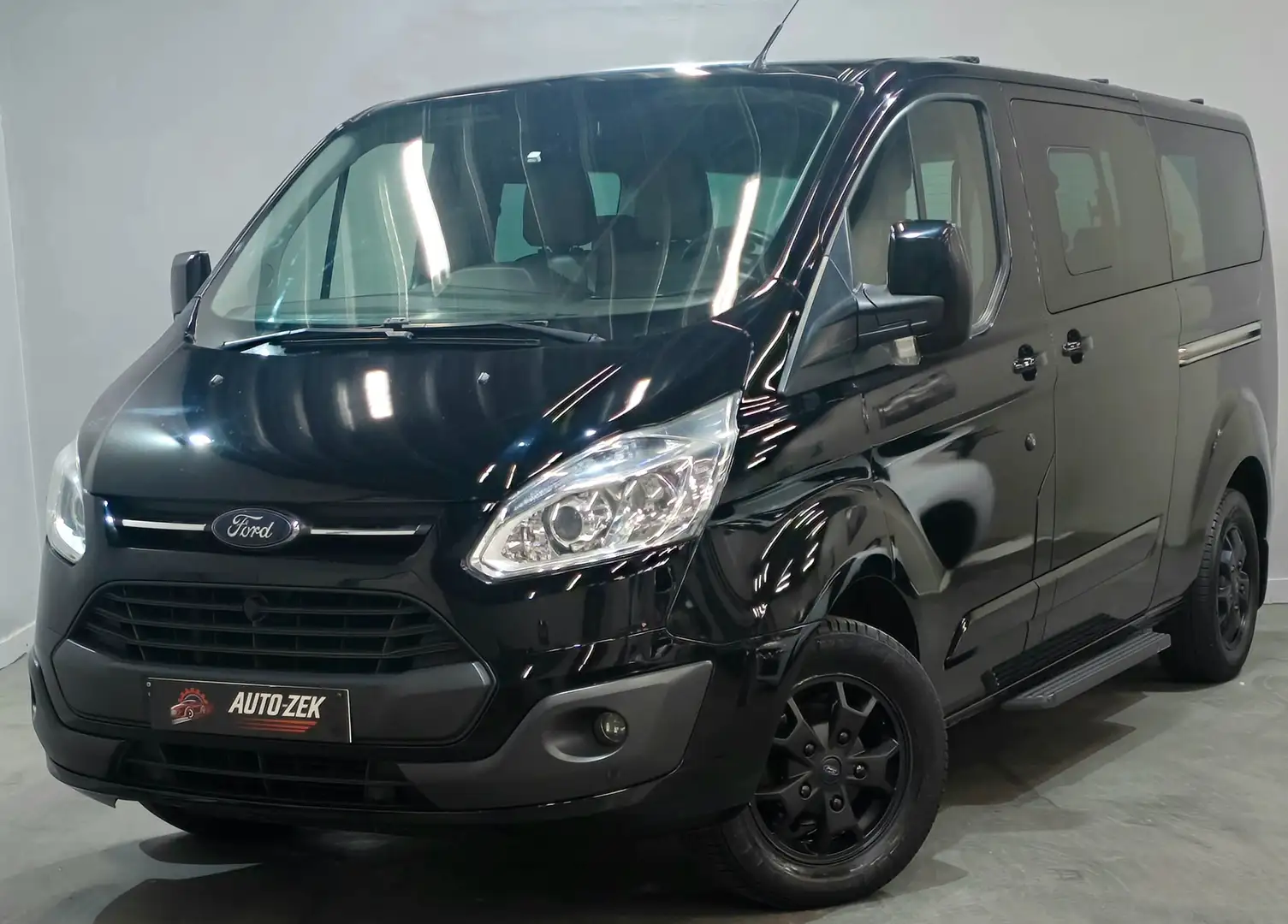 Ford Tourneo Custom 2.2 TDCi //9 PLACES/CLIM/CUIR//ATTACHE REMORQUE // Schwarz - 2