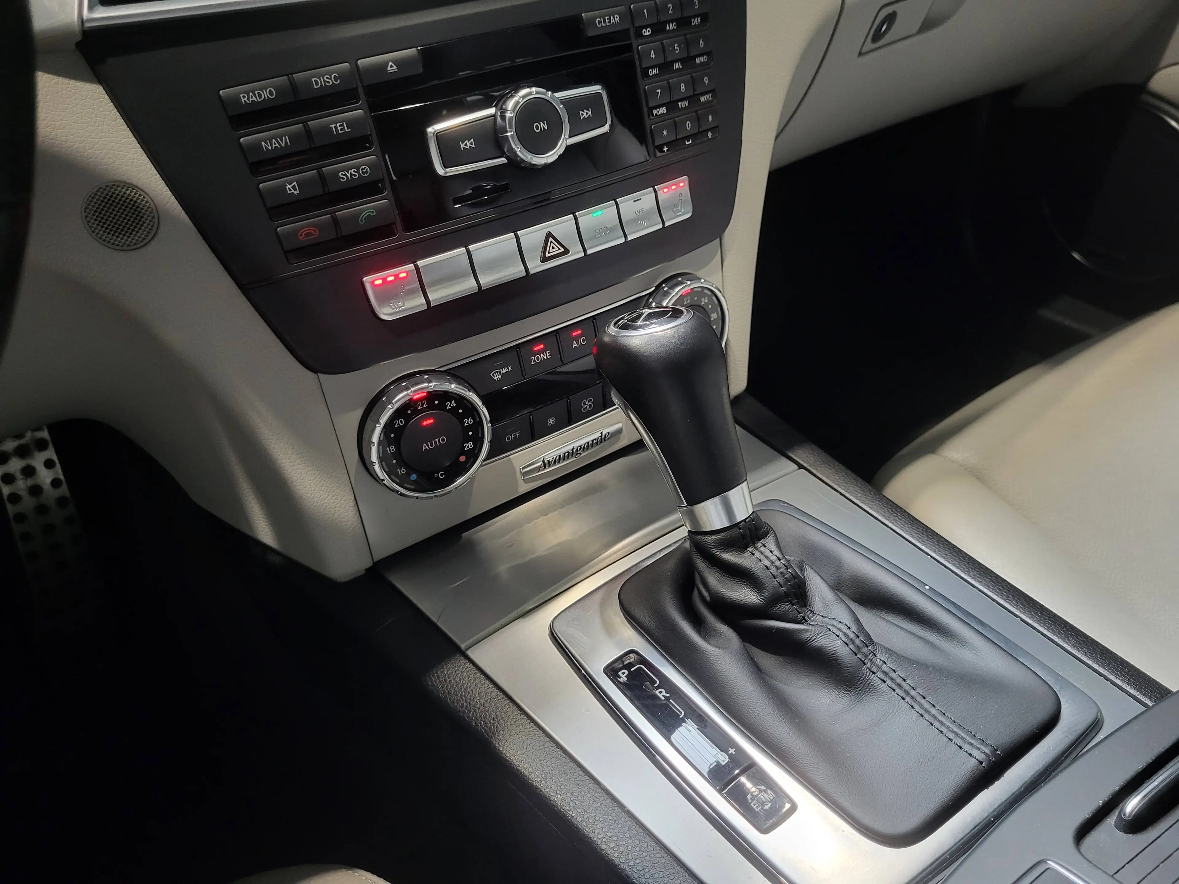 Mercedes-Benz C 350 T CGI AMG-Line *Navi| Xenon| Pano* — photo 12