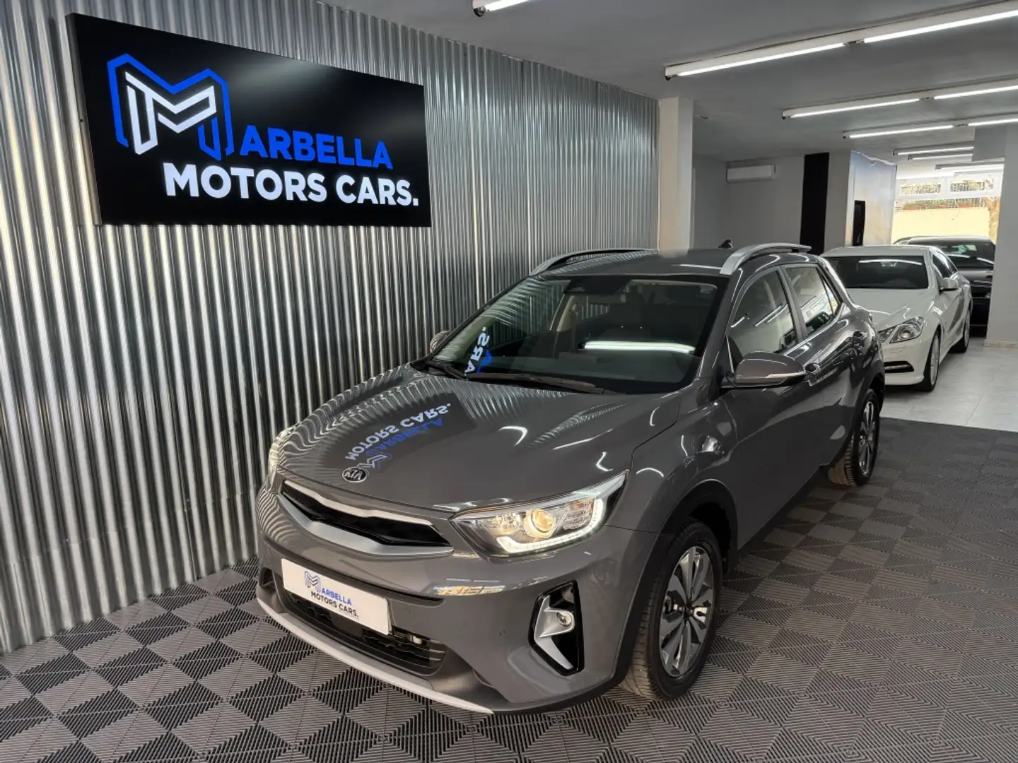 Kia Stonic 1.0 T-GDi MHEV DCT Drive 120 Gris - 1