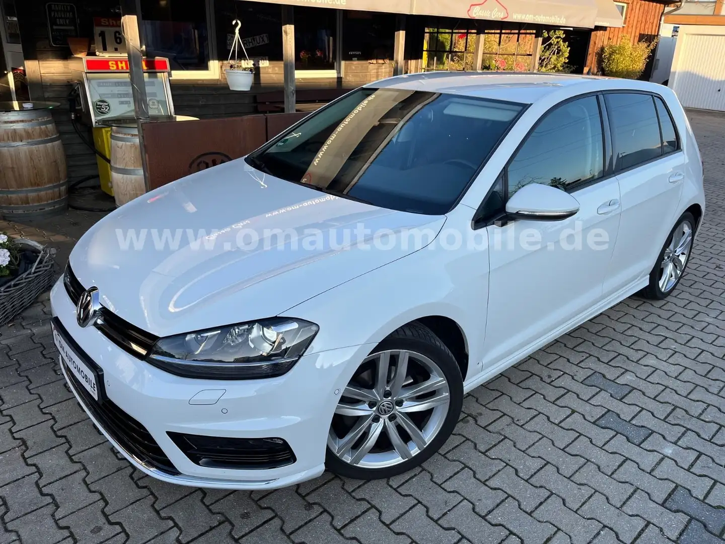 Volkswagen Golf VII Highline BMT*R-Line*Leder*Xenon*1.Hand* Weiß - 2