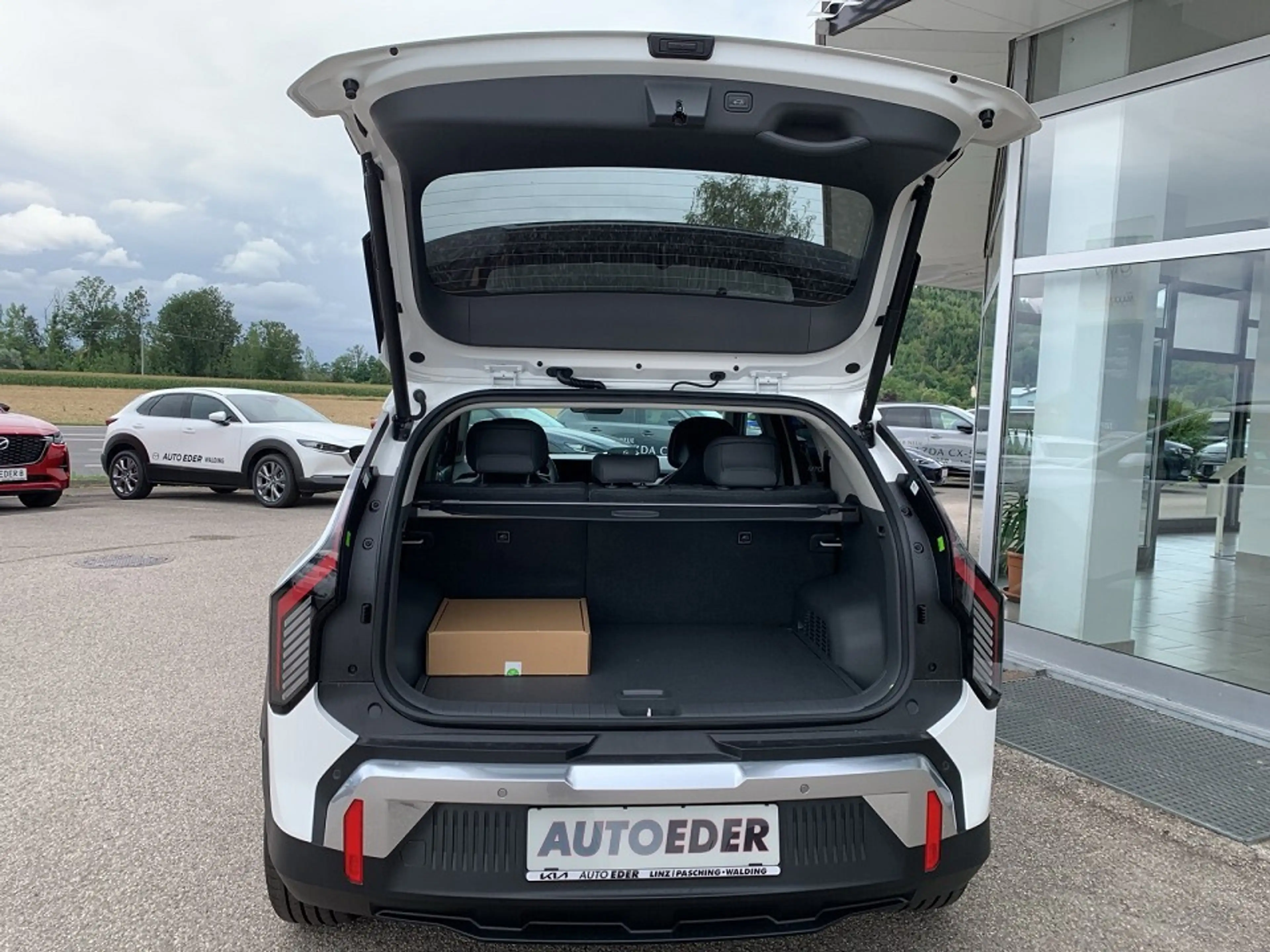 Kia EV3 AWD 81,4kWh Earth Plus — photo 10