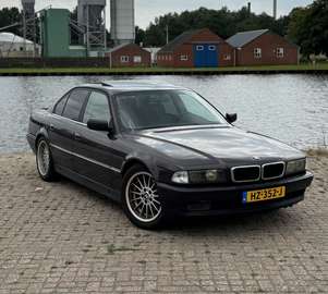 735i