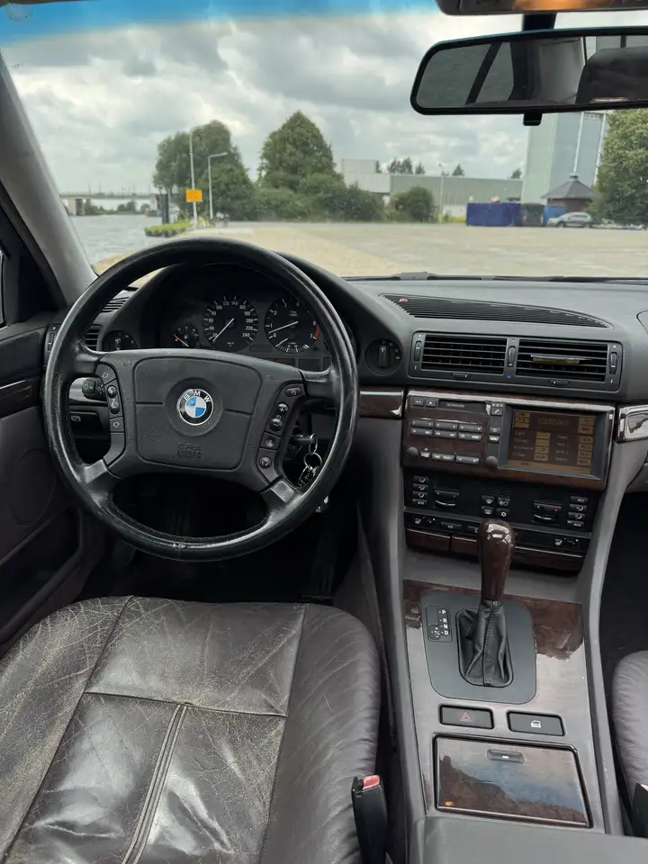 BMW 735i, foto 8