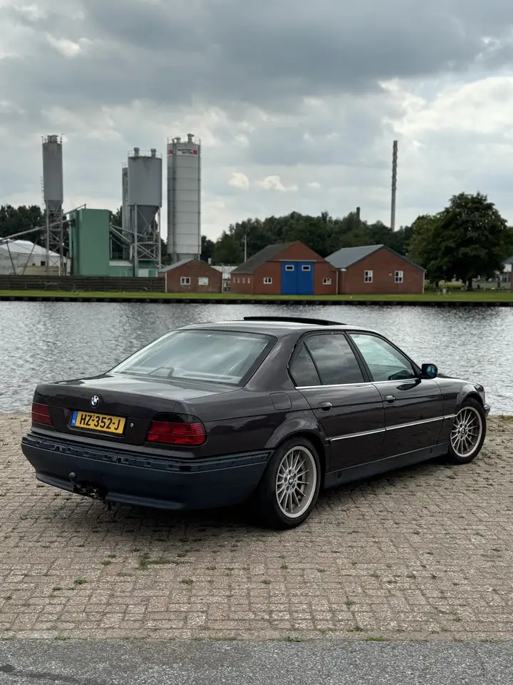 BMW 735i, foto 3