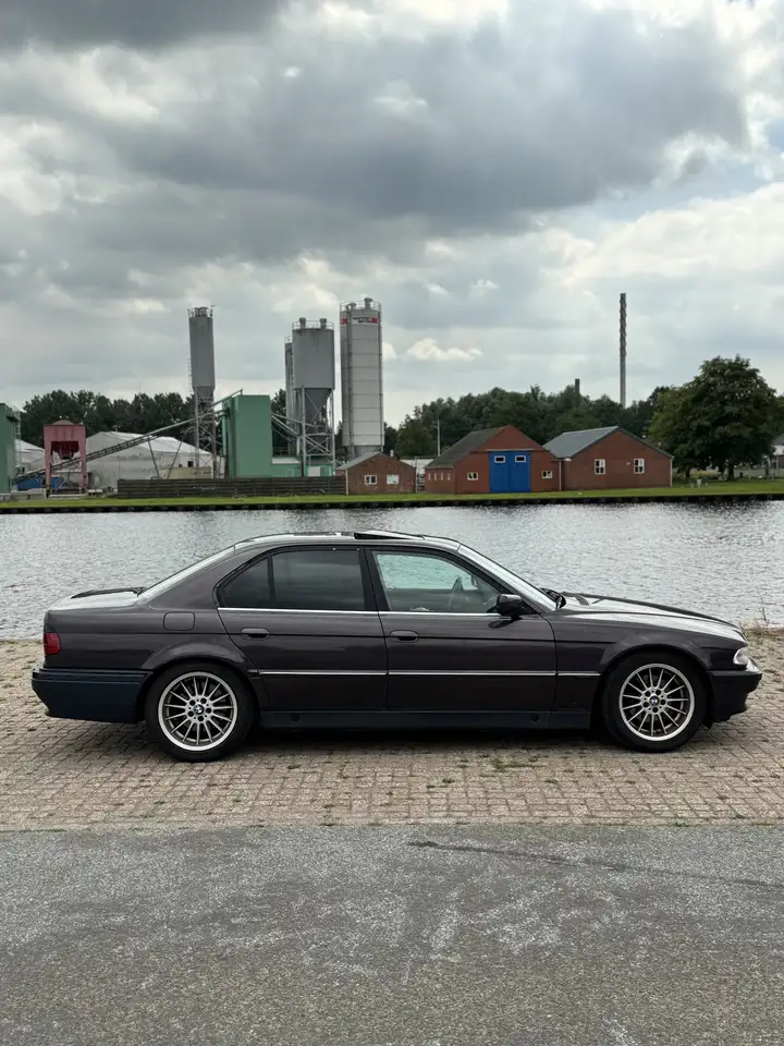 BMW 735i, foto 2