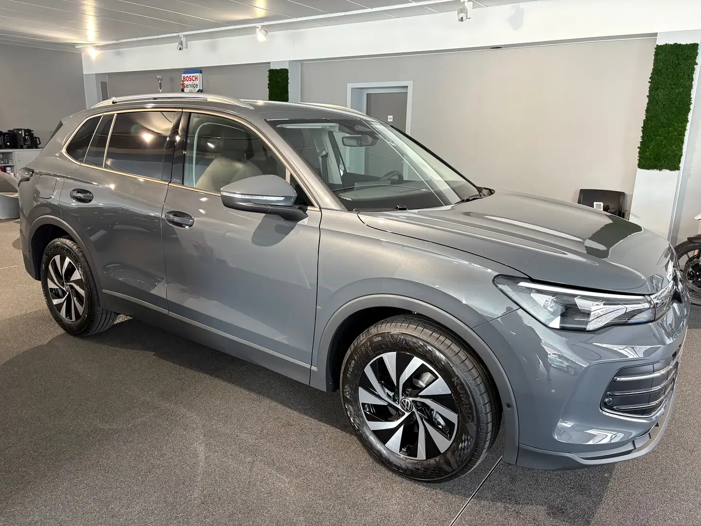 Volkswagen Tiguan VERKOCHT!!!Tiguan 1.5 eTSI OPF DSG Life Grau - 2