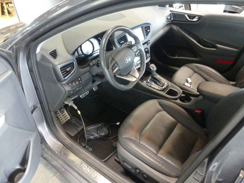 Hyundai IONIQ 1,6 GDI Premium Hybrid Navi LED SHZ — photo 3