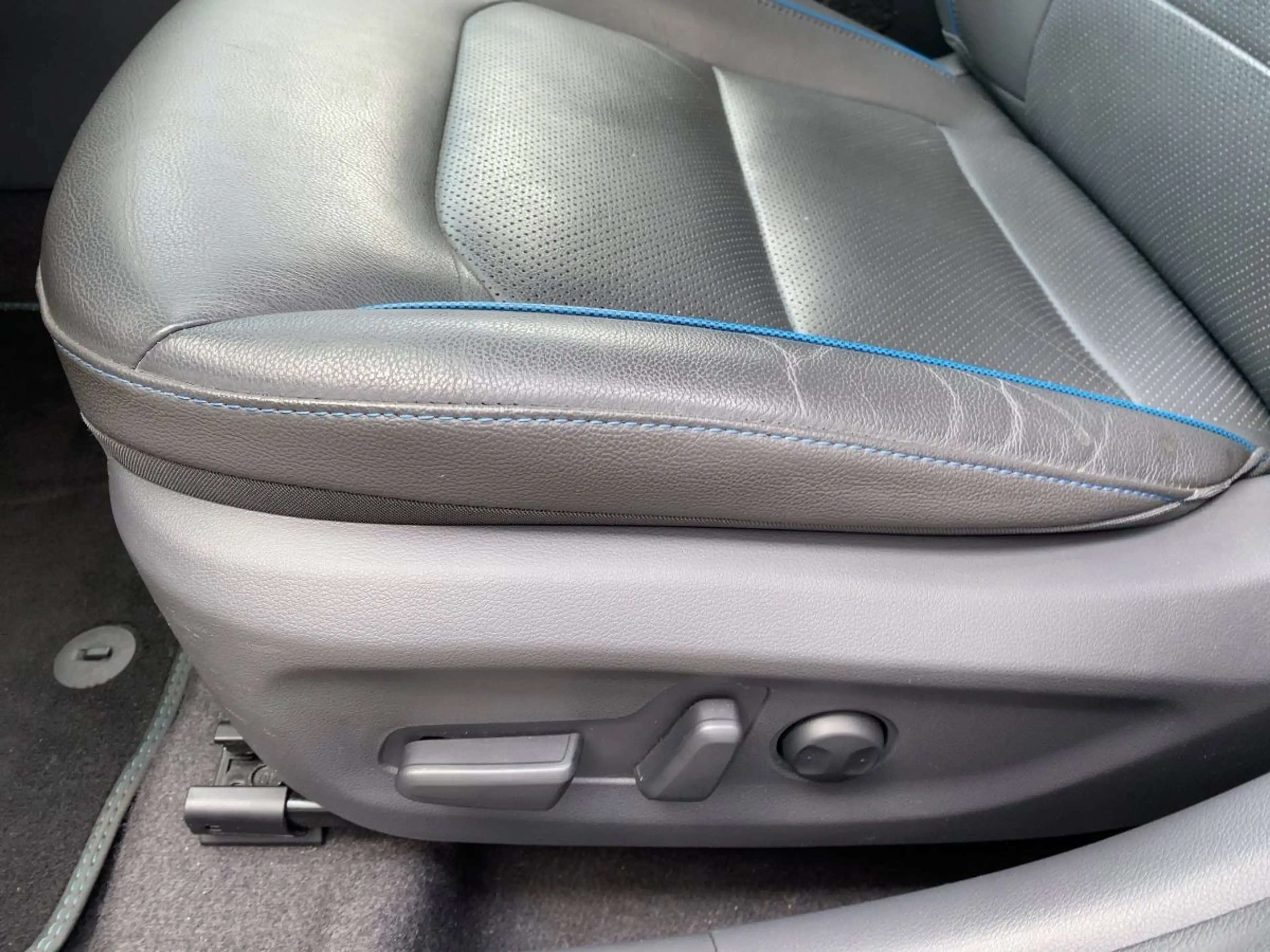 Hyundai IONIQ 1,6 GDI Premium Hybrid Navi LED SHZ — photo 14