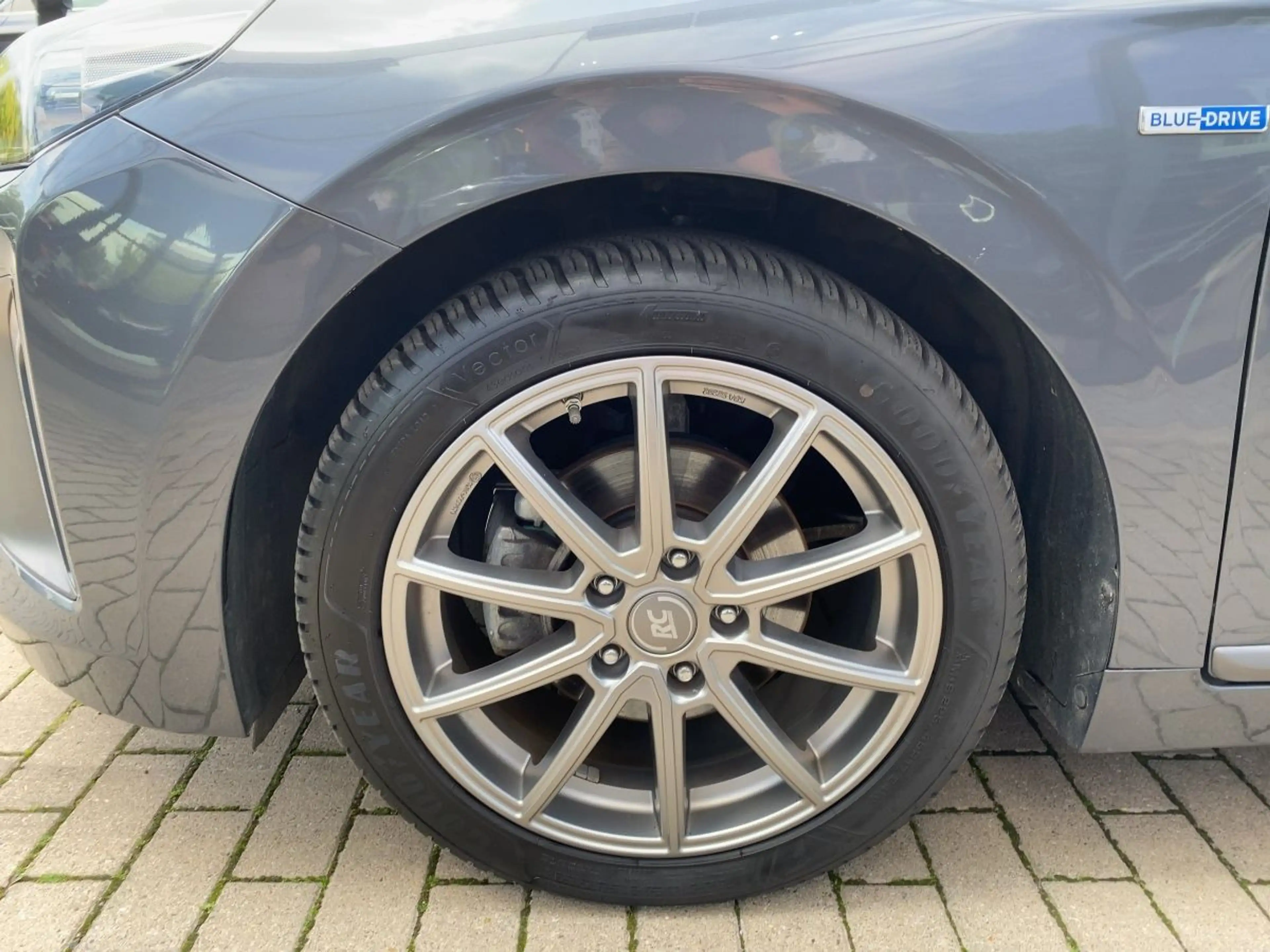 Hyundai IONIQ 1,6 GDI Premium Hybrid Navi LED SHZ — photo 12