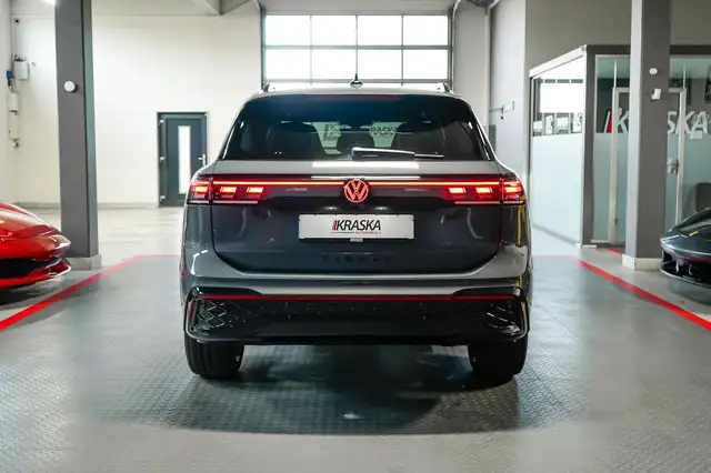Volkswagen Tiguan view 8