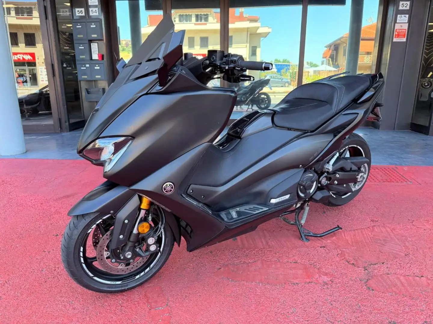 Yamaha T-Max 560 NERO OPACO SCARICO SPORTIVO Nero - 1