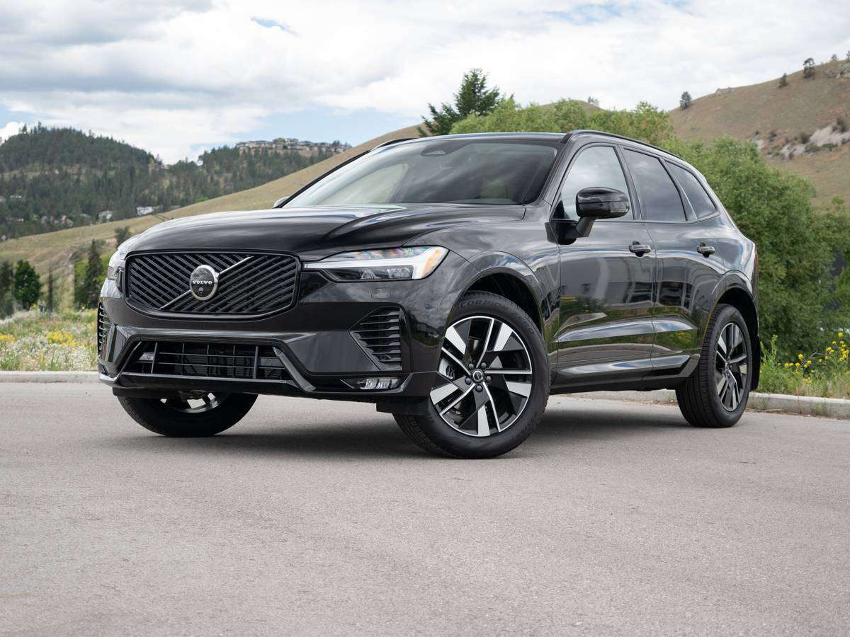 2026 Volvo XC60 PLUS DARK THEME