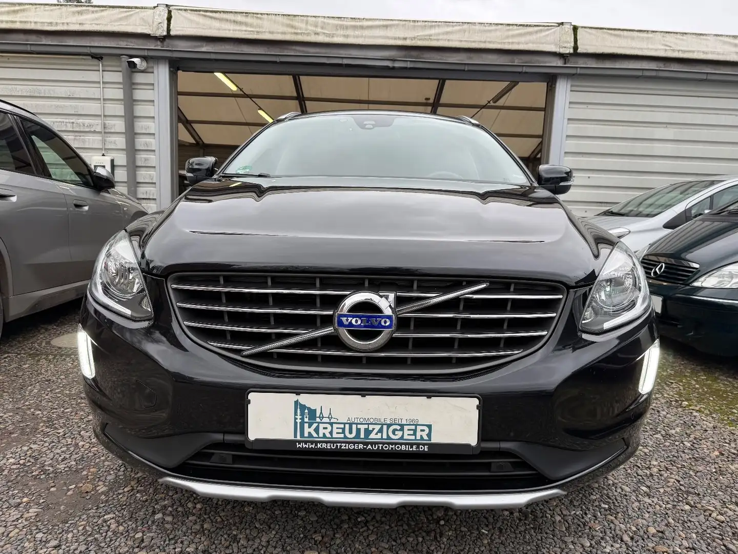 Volvo XC60 Ocean Race 2WD Schwarz - 2