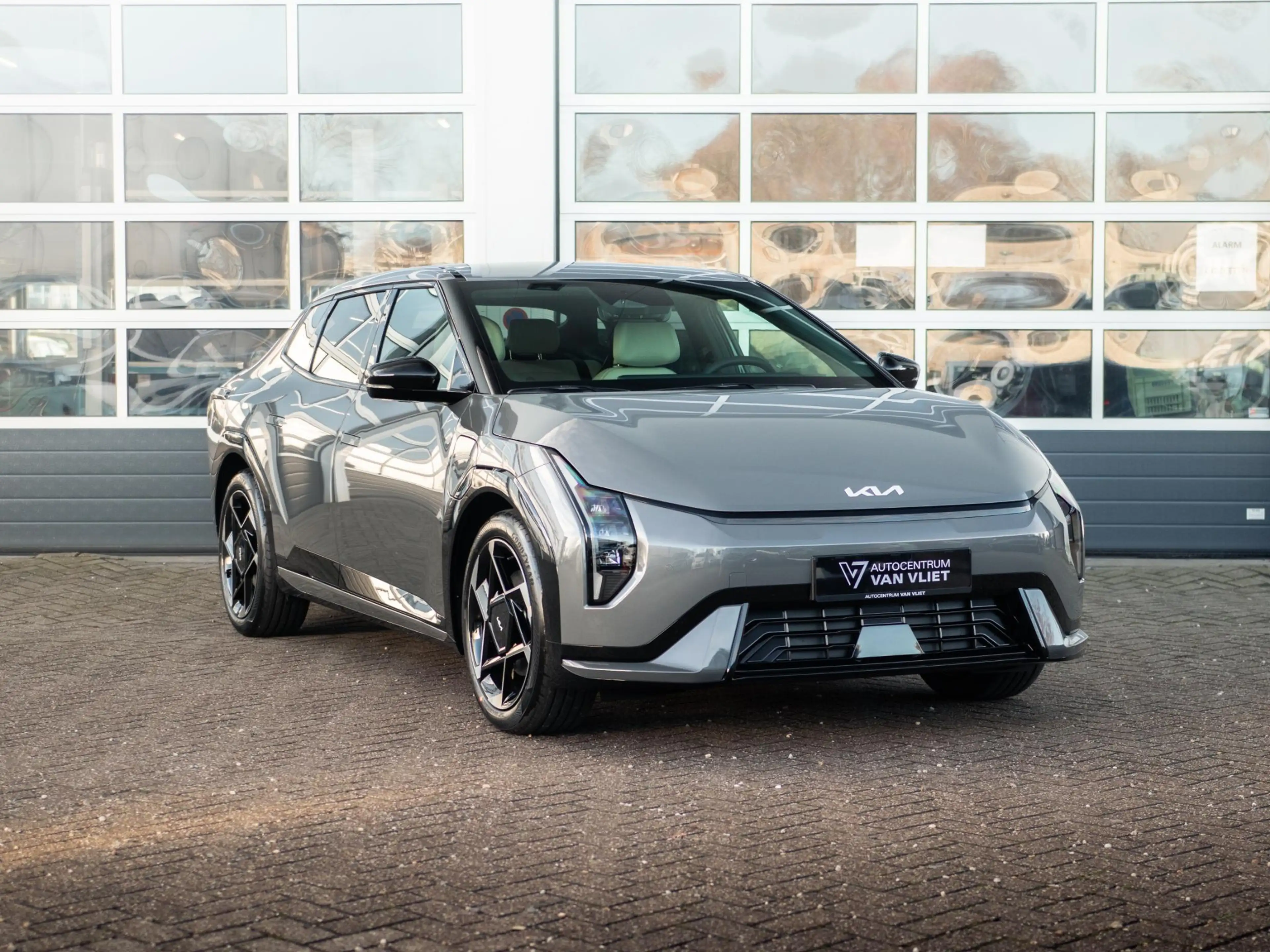Kia EV4 Fastback GT-Line Business Edition 81.4 kWh | Direc — photo 4