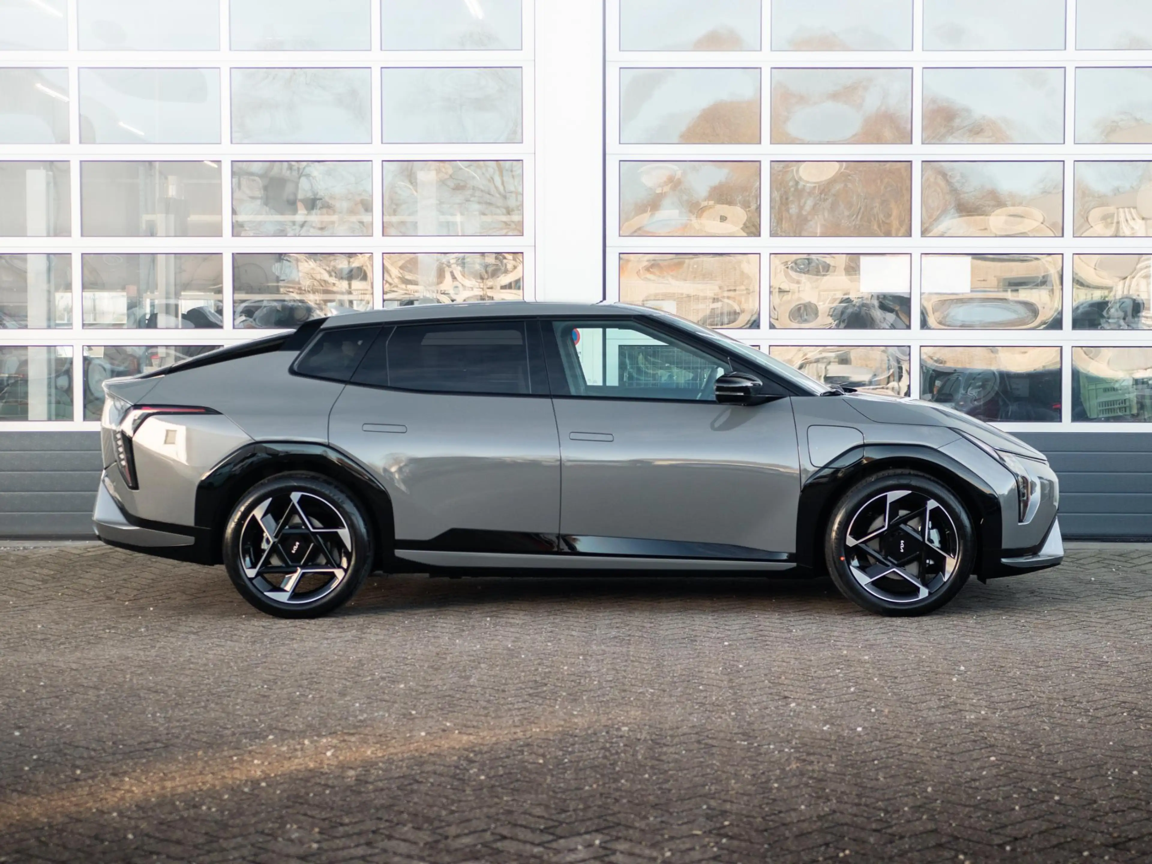 Kia EV4 Fastback GT-Line Business Edition 81.4 kWh | Direc — photo 6