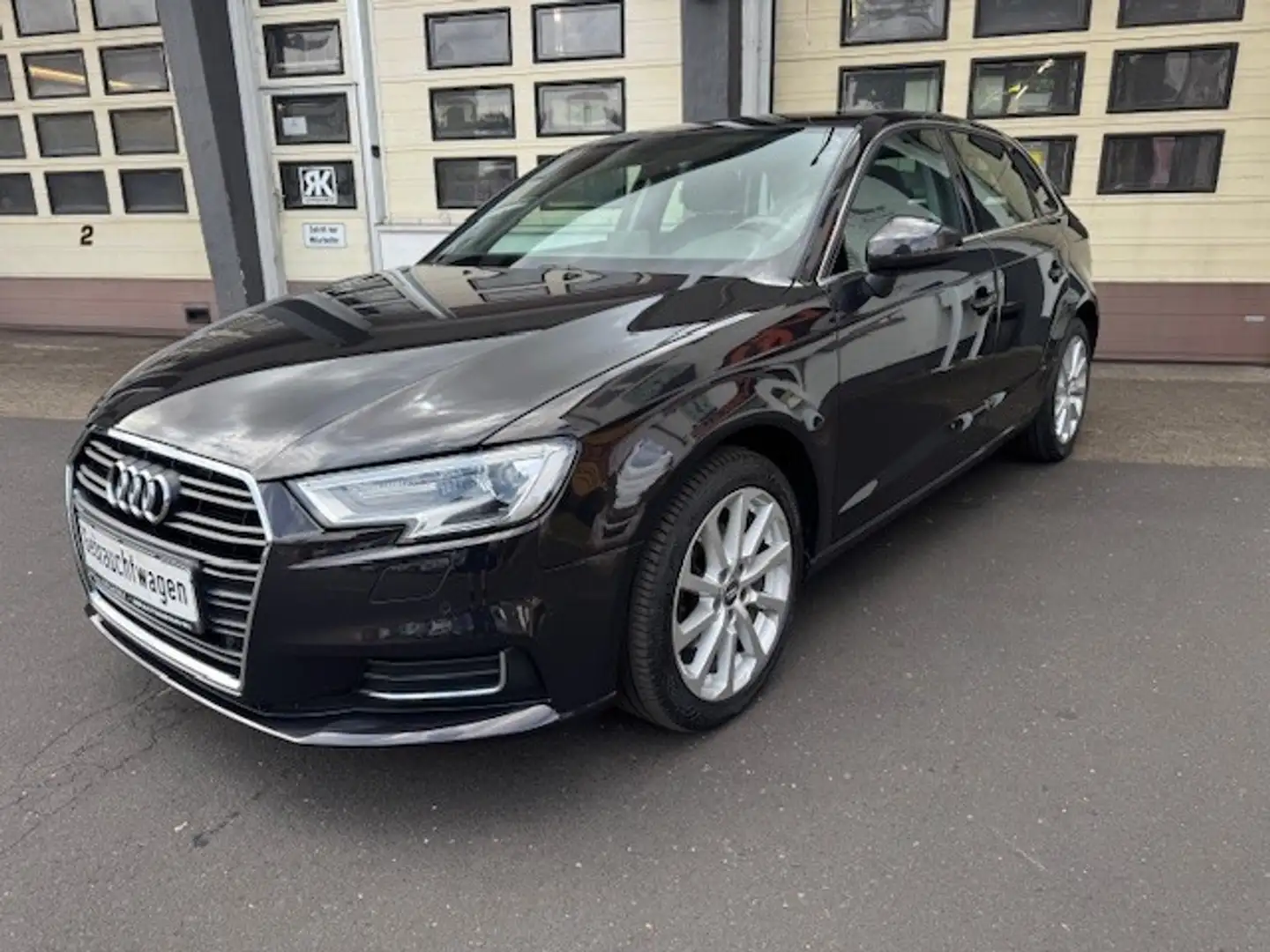 Audi A3 Sportback 2.0TDI Design Klima PDC Panorama AHK Braun - 2