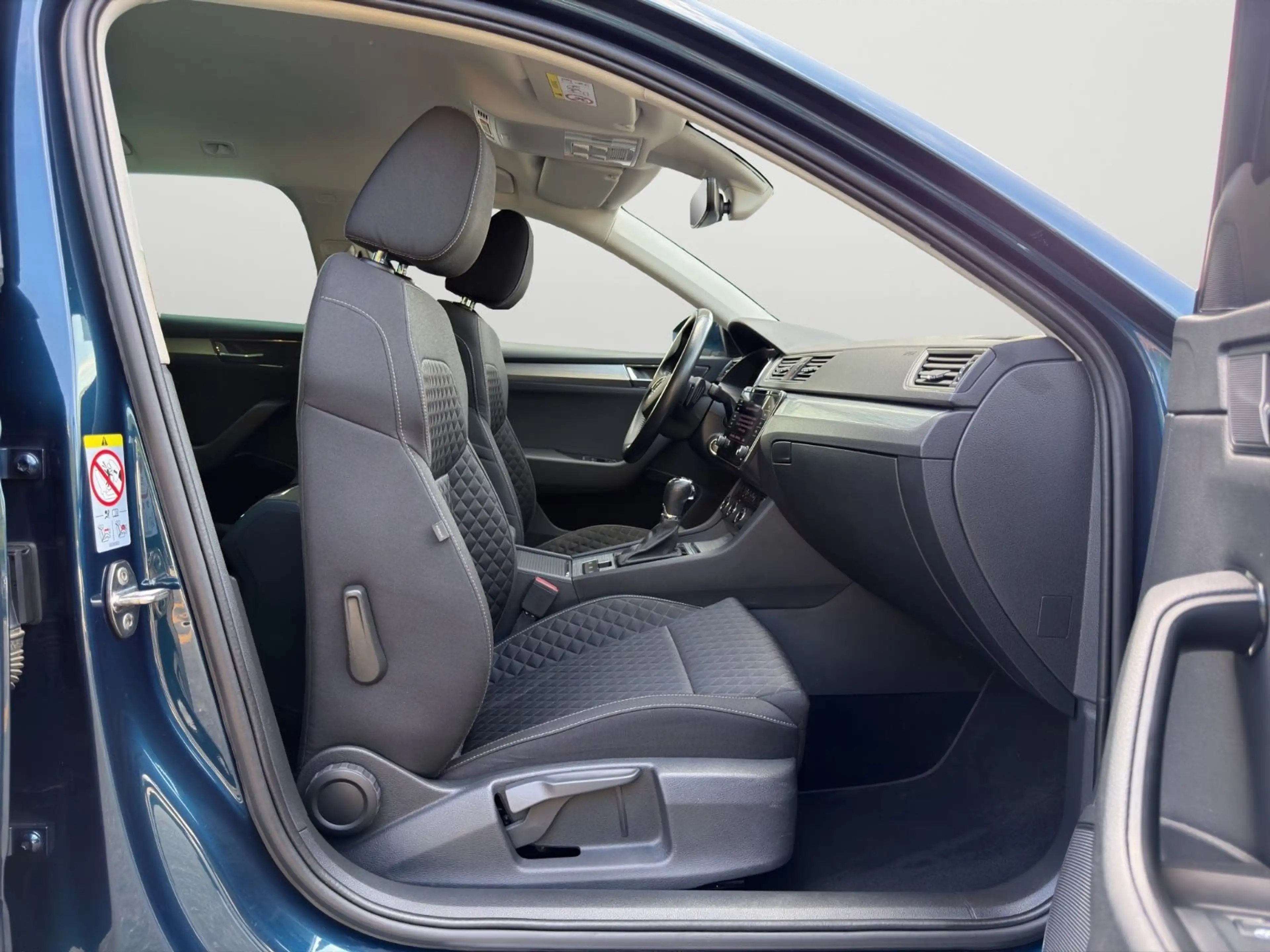Skoda Superb Combi Ambition 4x4*ACC*AHK*CARPLAY*LED* — photo 15