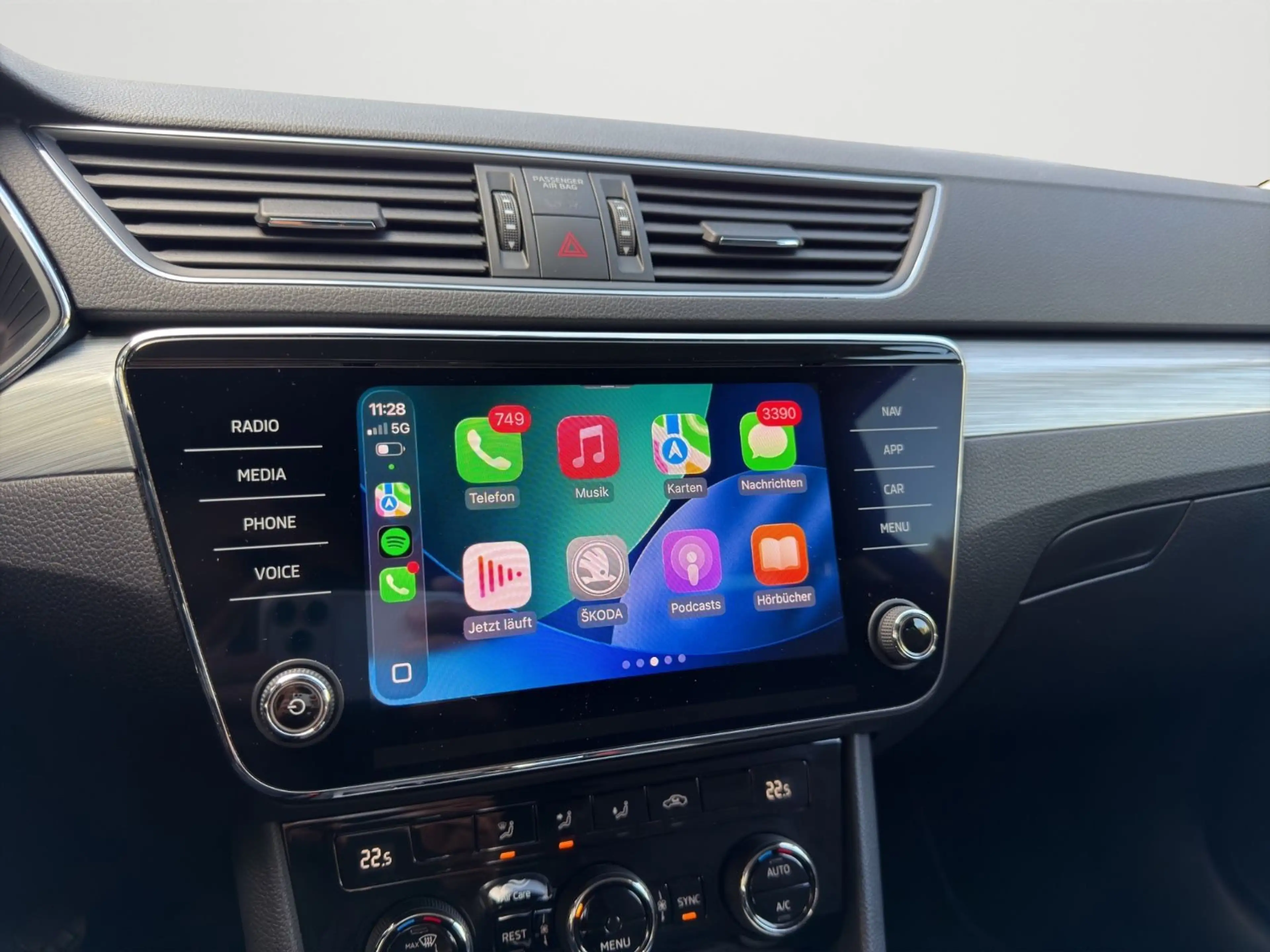 Skoda Superb Combi Ambition 4x4*ACC*AHK*CARPLAY*LED* — photo 12