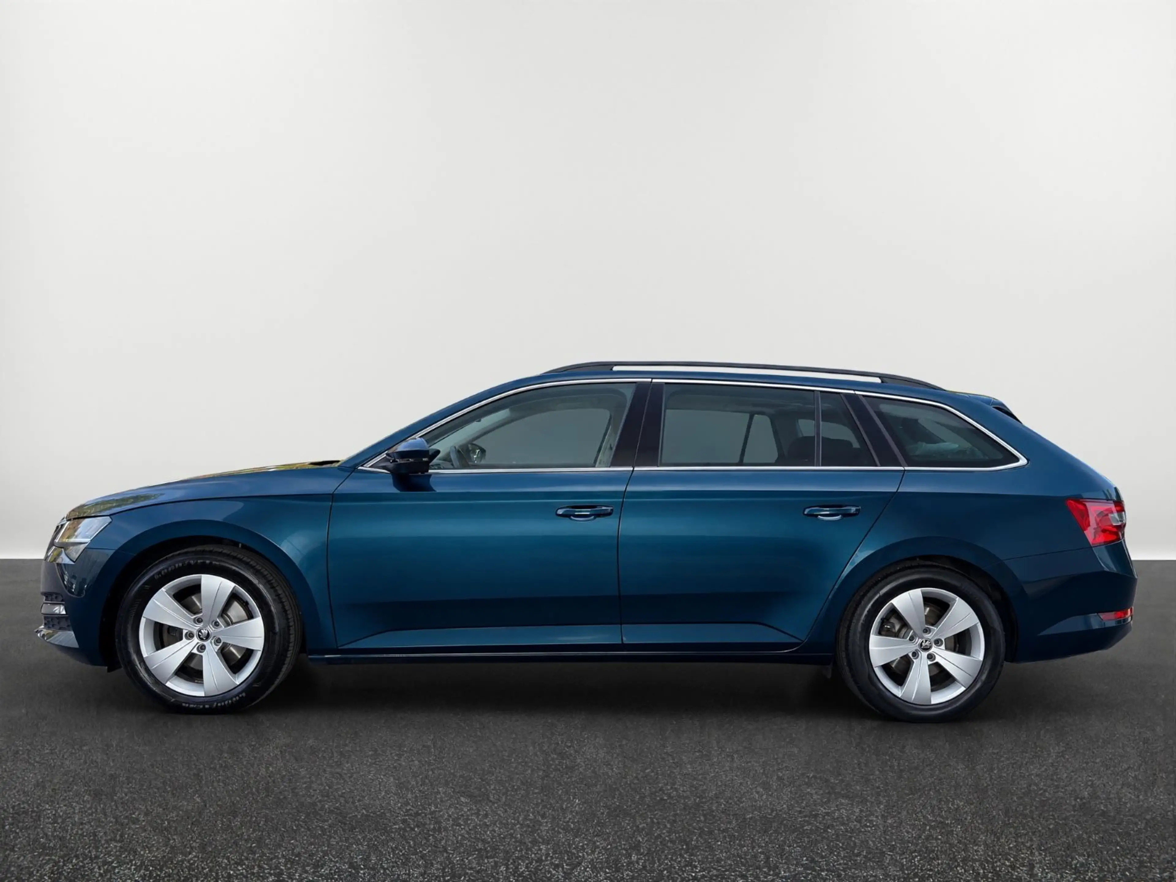 Skoda Superb Combi Ambition 4x4*ACC*AHK*CARPLAY*LED* — photo 2