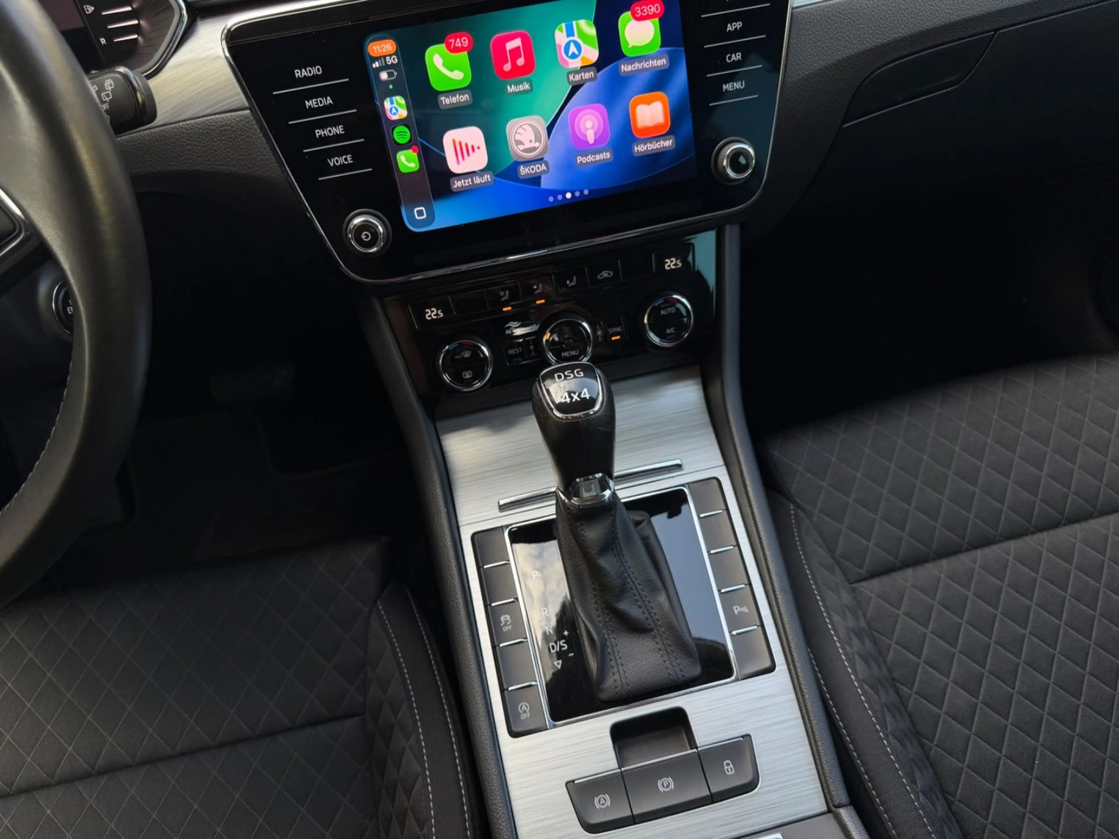 Skoda Superb Combi Ambition 4x4*ACC*AHK*CARPLAY*LED* — photo 14