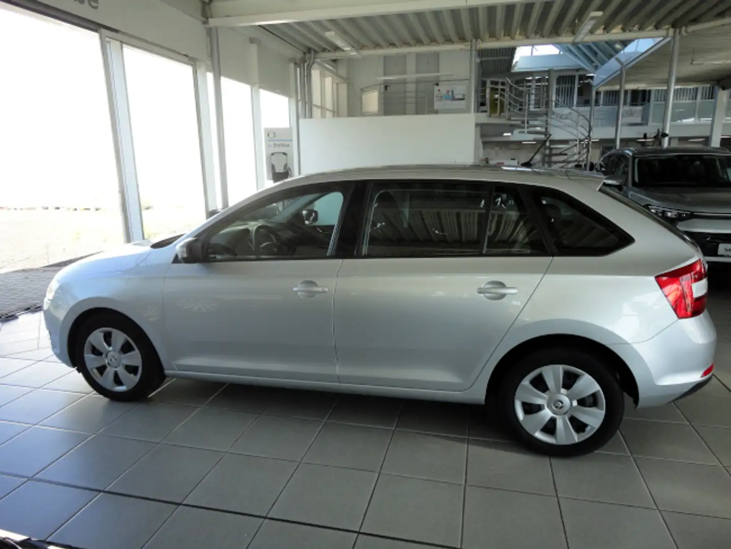Skoda Rapid/Spaceback Ambition Argent - 2