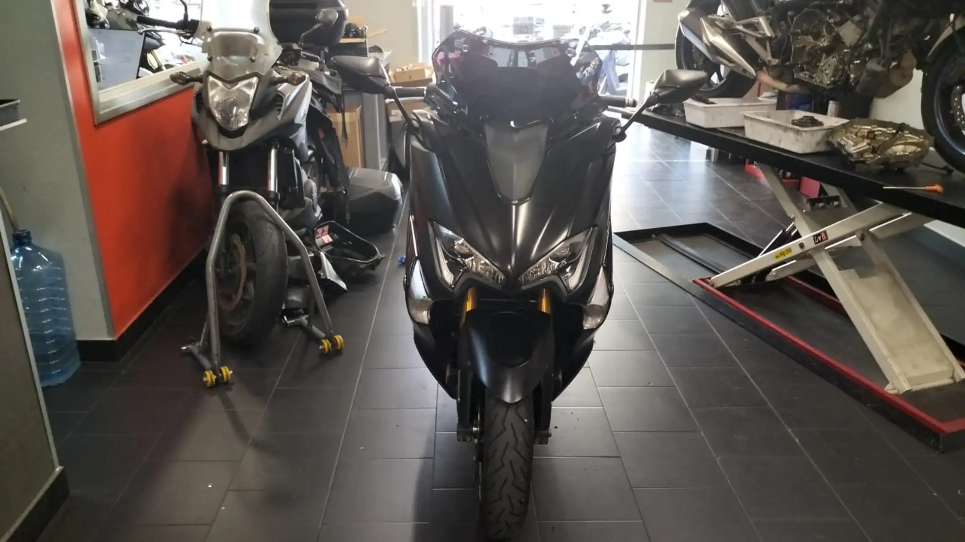 Yamaha TMAX DX - 2