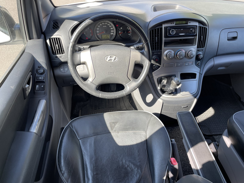Hyundai H-1 2.5 CRDI Travel Premium 8 Sitzer Klima Shz — photo 4