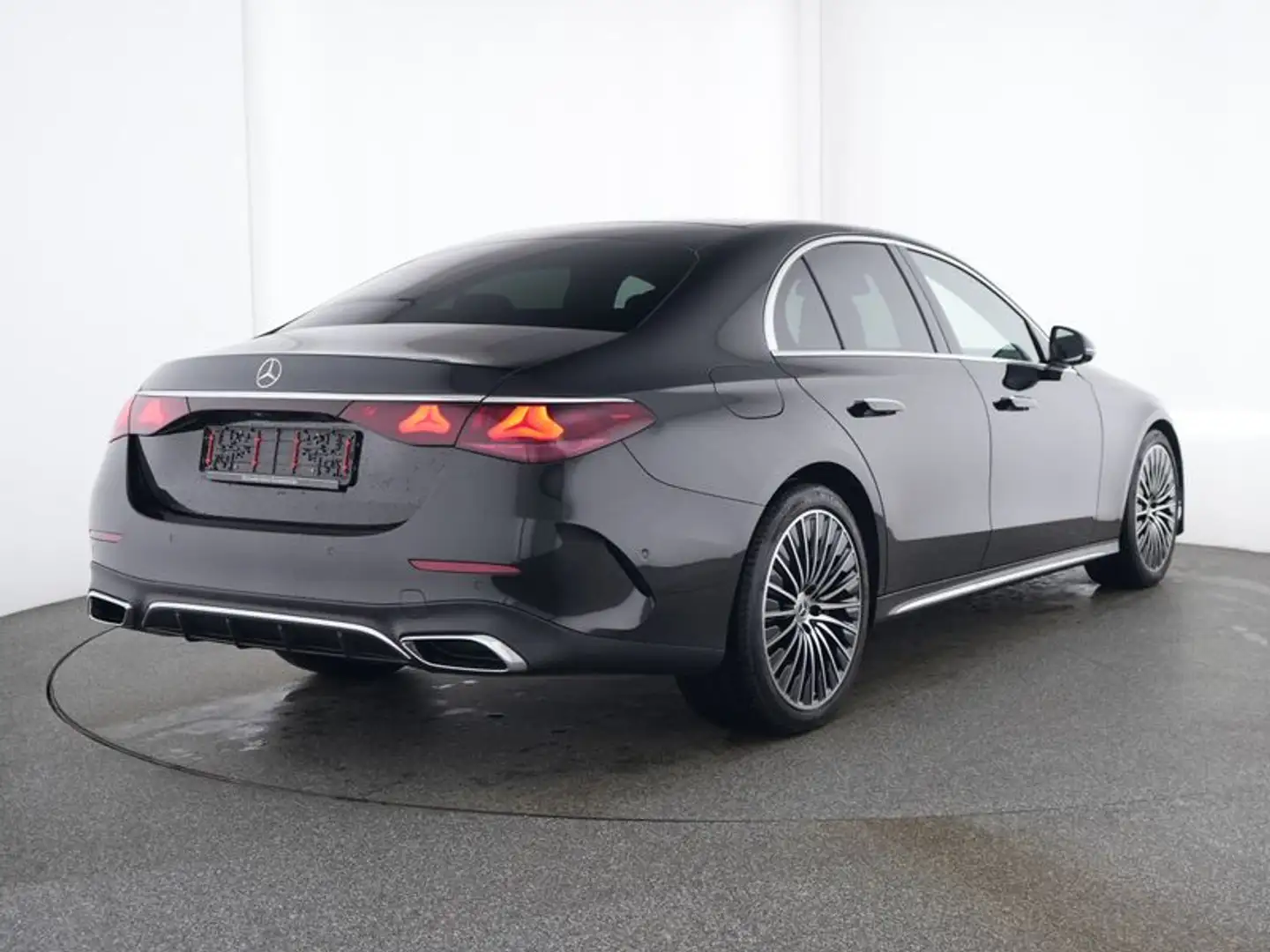 Mercedes-Benz E 450 d 4M AMG*Pano*SUPERSCREEN*HUD*20*DigL*DIST Schwarz - 2