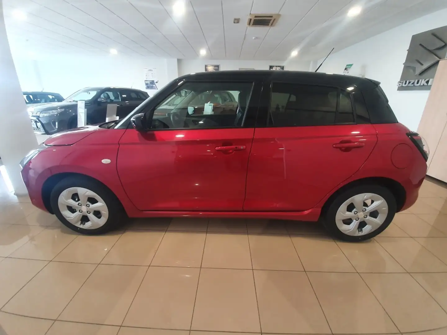 Suzuki Swift 1.2 Mild Hybrid S2 Rojo - 2