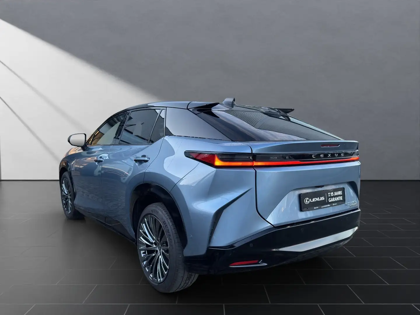 Lexus RZ 450 e DIRECT4 Pano. dim  Luxury & Design Paket Blau - 2