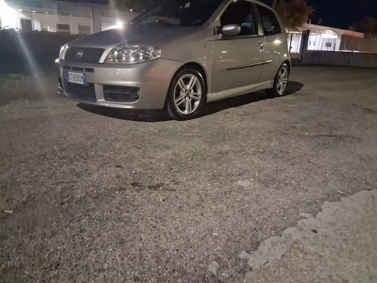 Fiat Punto 3p 1.8 16v HGT Gris - 1