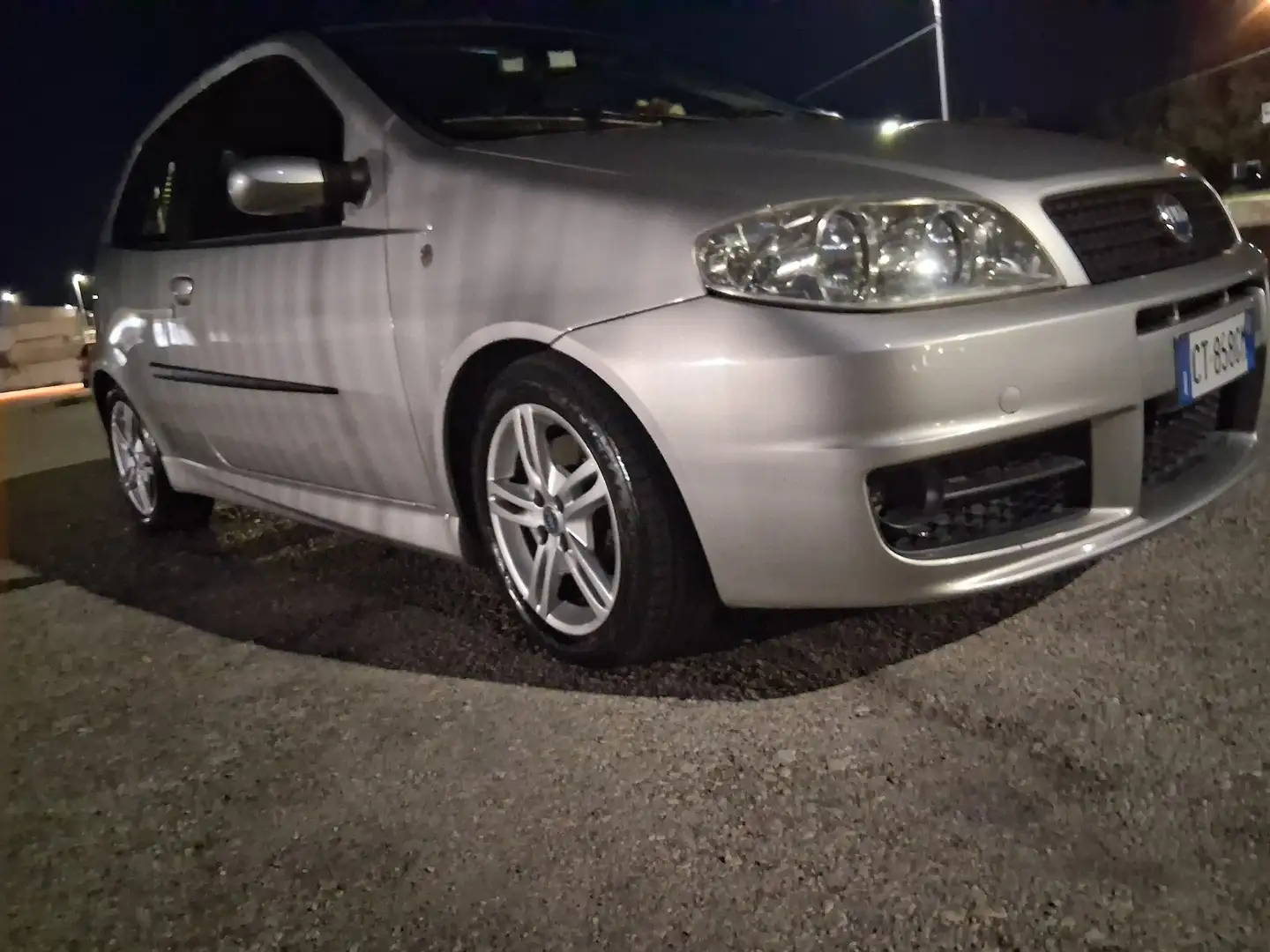 Fiat Punto 3p 1.8 16v HGT Gris - 2