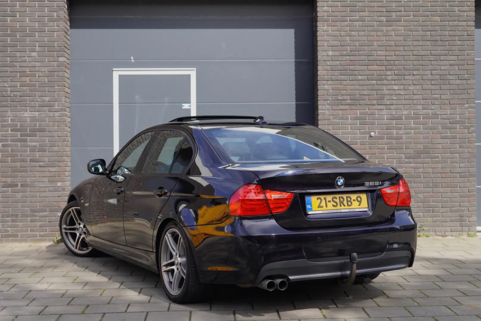 BMW 325 325i Carbon Sport Edition | PANO | HARMAN | Zwart - 2