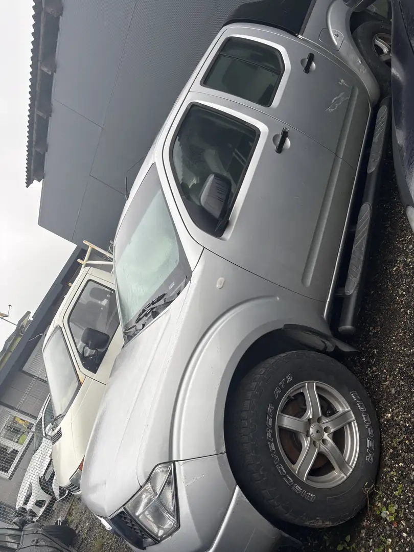 Nissan Navara Doppelkabine Comfort 4X4 Grau - 1