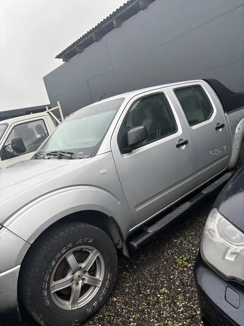 Nissan Navara Doppelkabine Comfort 4X4 Grau - 2