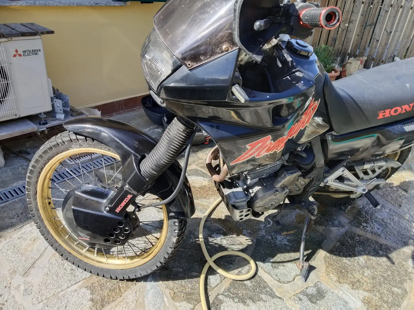 Honda NX 650 color nero e rosso Negro - 2
