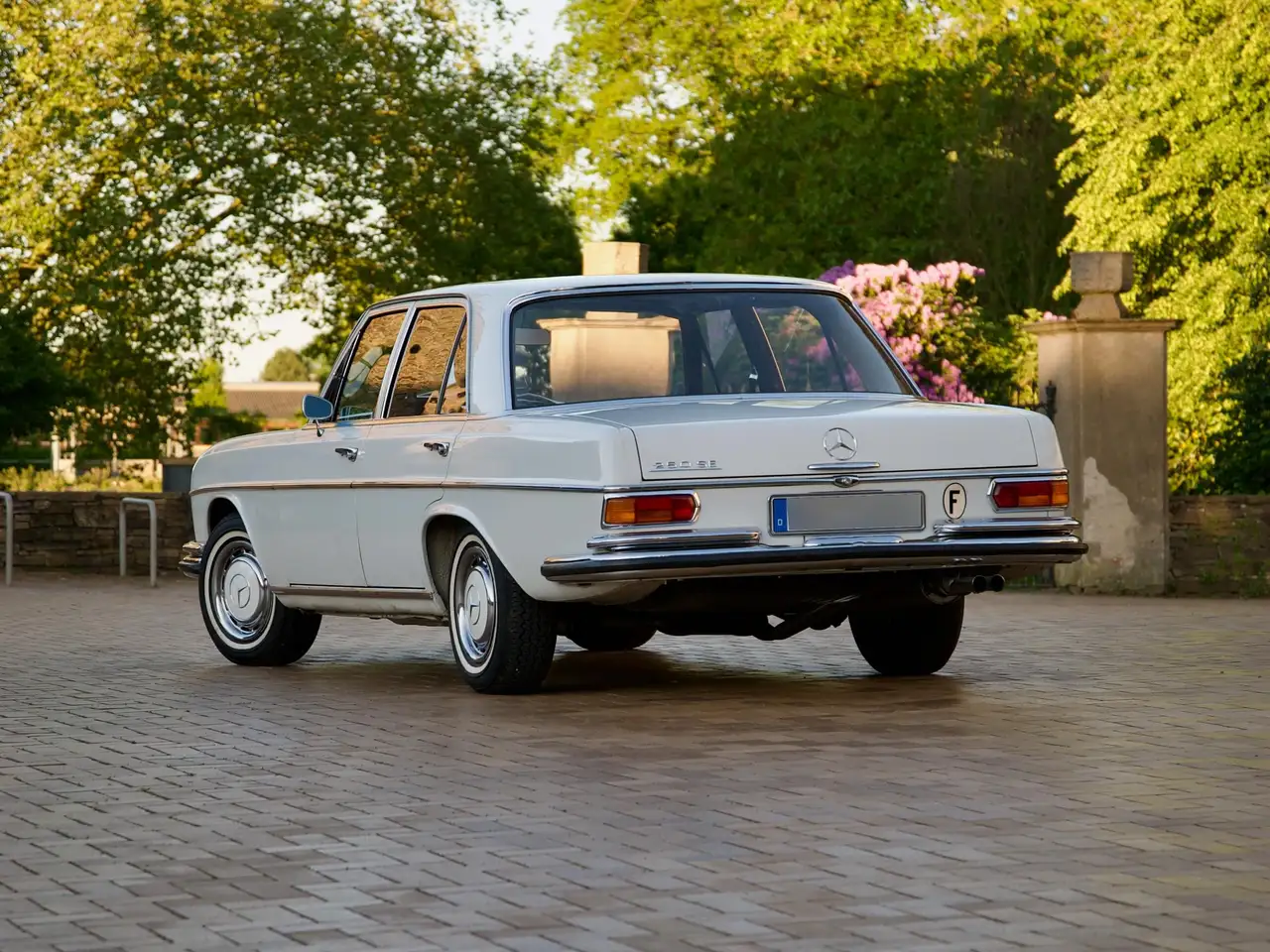 Mercedes-Benz 250 SE, foto 1
