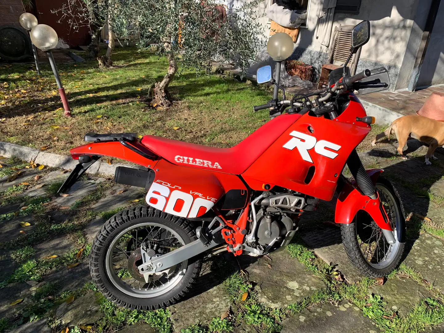 Gilera RC 600 Червоний - 1