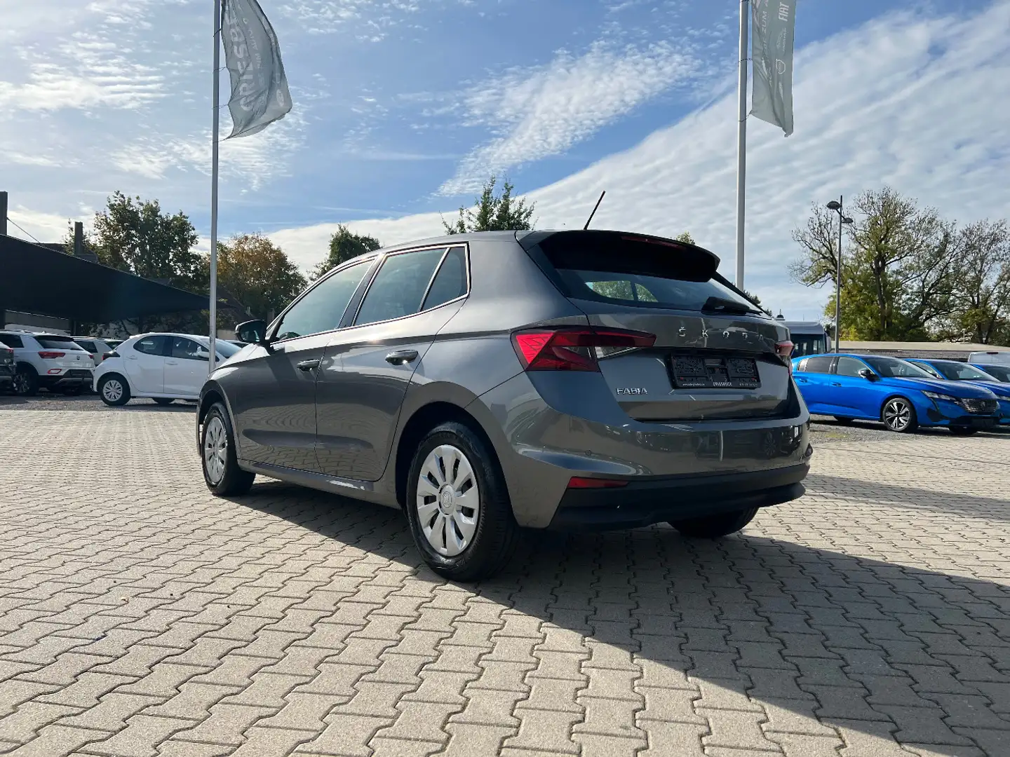 Skoda Fabia 1.0 MPI Active *LED Sitzh. Klima PDC DAB+* Grau - 2