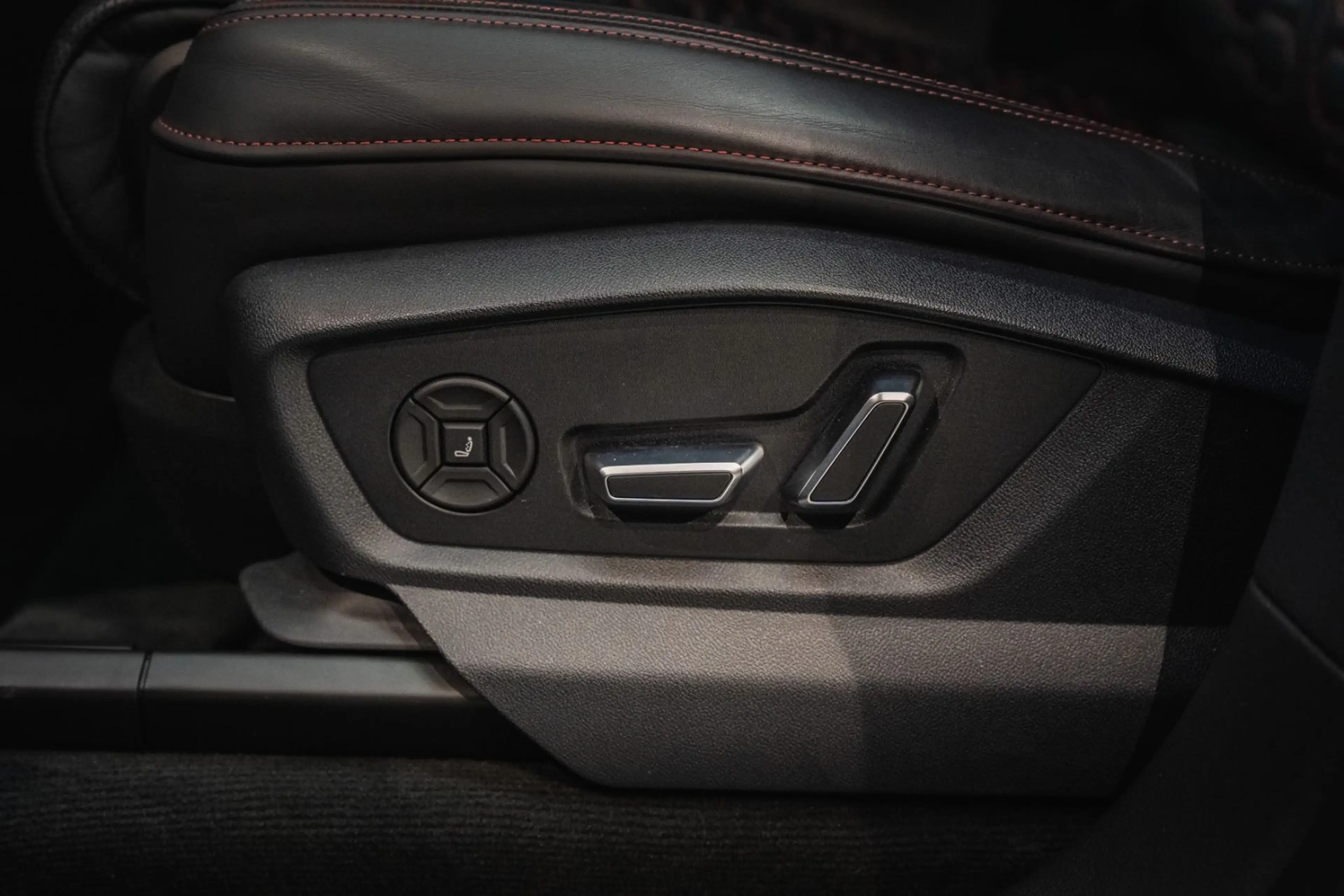 Audi RS Q8 4.0 TFSI quattro*B&O*HU*MASSAGE*360*AHK*UVM — photo 14