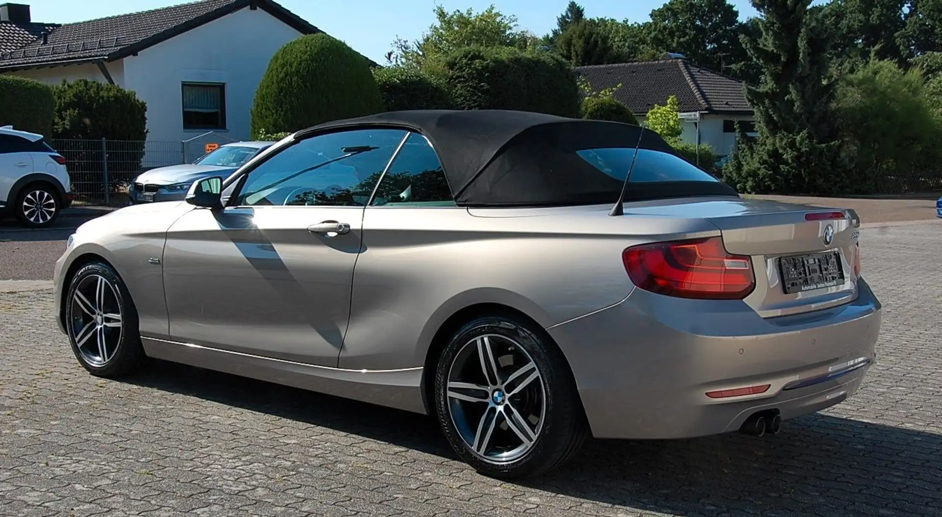 BMW 220 d Cabrio Sport Line Silber - 2